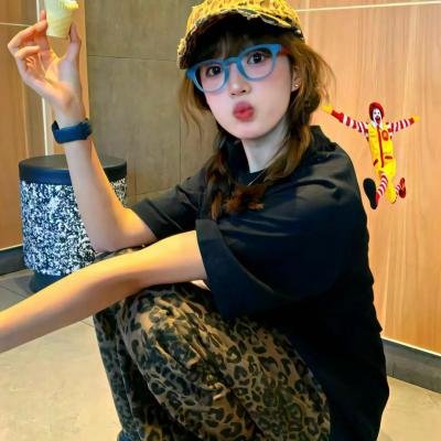 我们才不是兄弟呢